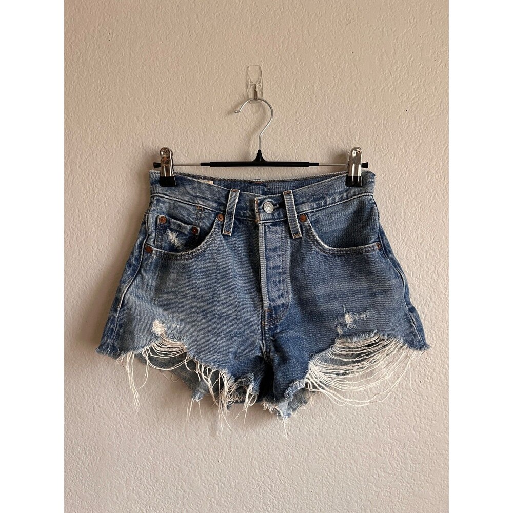 Levi's Women's 501 Original Mid-Rise Distressed Shorts in Athens Size 24